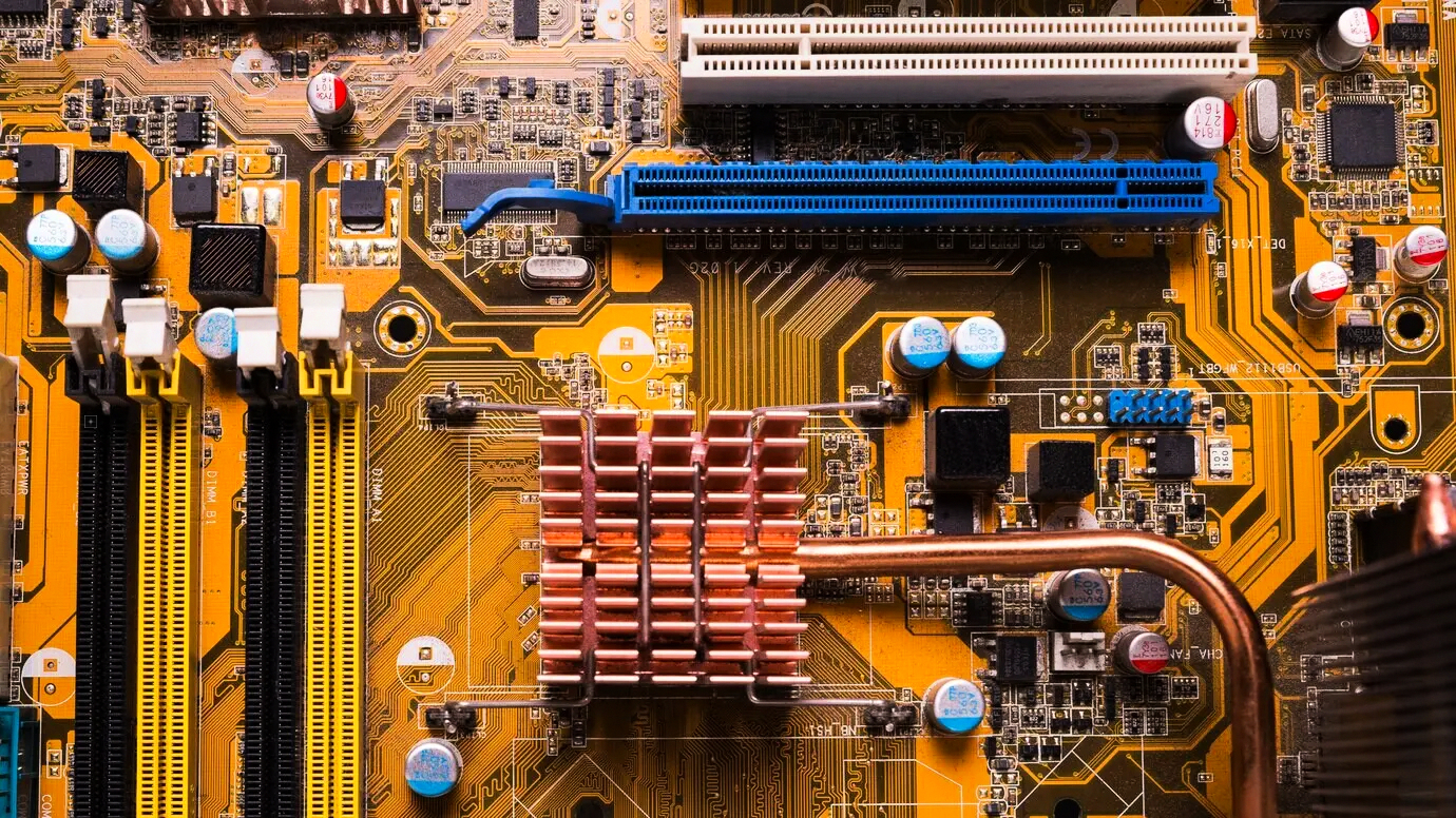 Muro de notas adhesivas clasificando riesgos de healthcare services and nutrition (without medical promises)